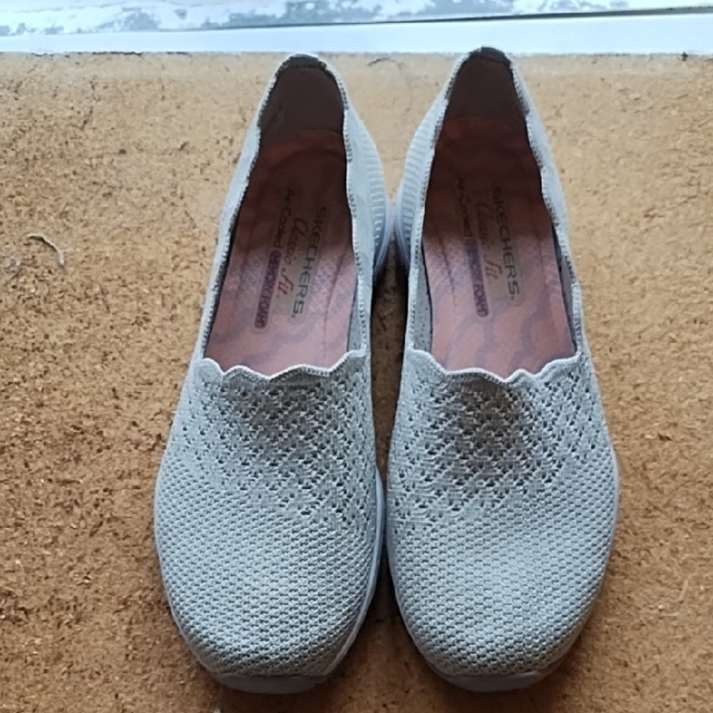 Skechers slip on shoes size 8.5